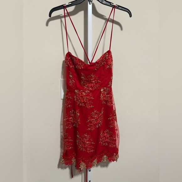 Lucy in the Sky Scarlet Ensemble - Picture 3 of 7